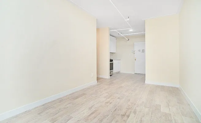 Rented by Avenues Real Estate | media 27