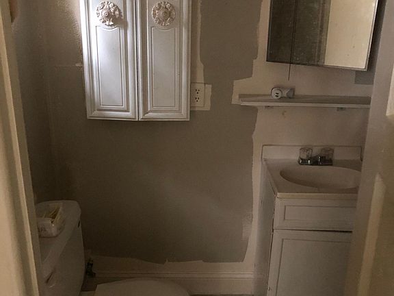 2nd image of 4022 Durnam Pl