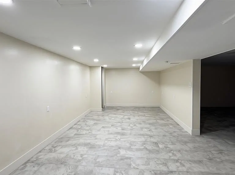 38803 Ecorse Rd — Photo 16