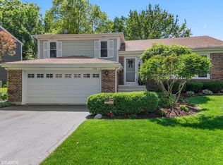 550 Dalton Ln, Roselle, IL 60172
