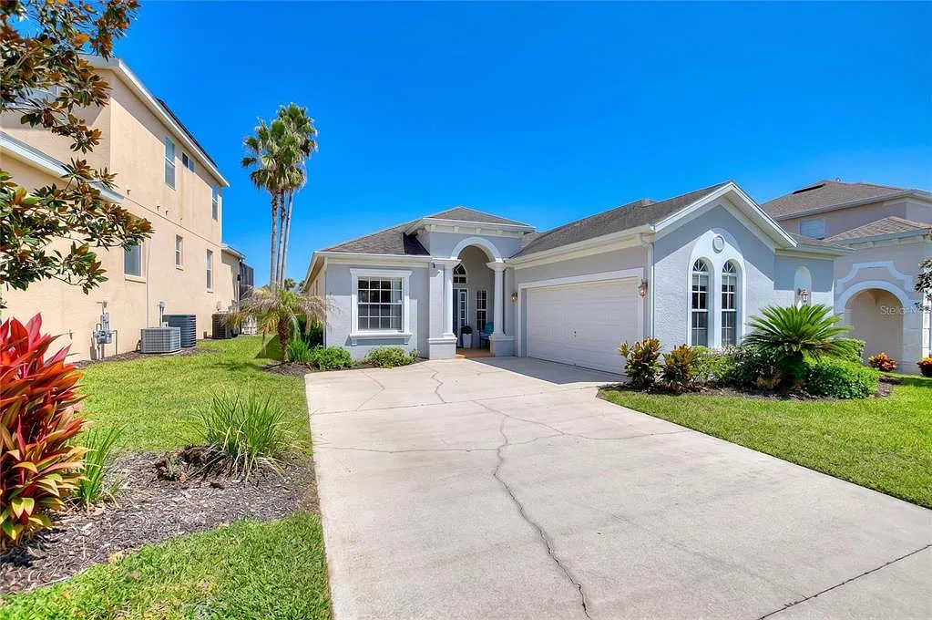 4 bed, 2.5 bath, 1903 sqft, $3,200 — Photo 2
