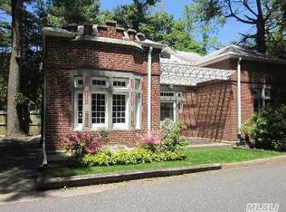 1 Ormond Park Rd, Glen Head, NY 11545