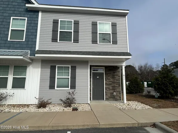 611 Windsurfing Ln, Sneads Ferry, NC 28460