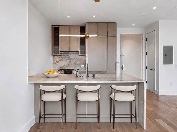2nd image of 262 9th St #811