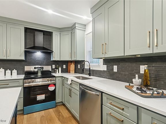 3rd image of 8520 Oakwood Ln