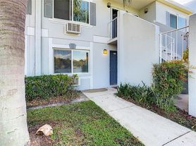 4145 Dolphin Dr, Tampa, FL