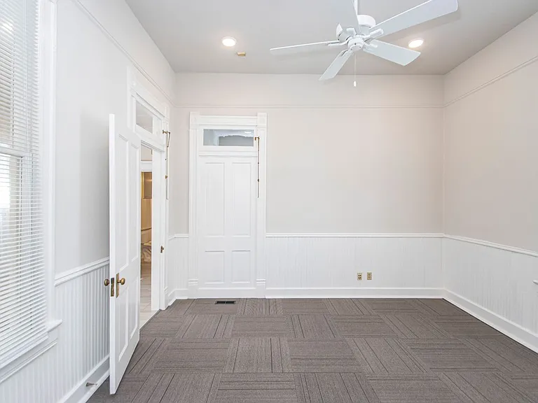 112 S Pulaski St — Photo 25