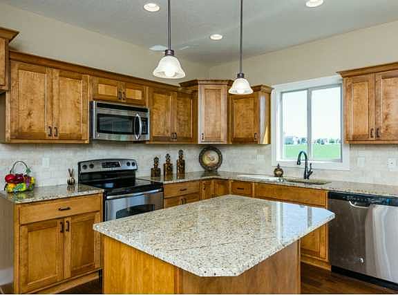 2nd image of 2085 Oxford Dr