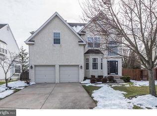 8 Carlisle Ct, Mount Laurel, NJ 08054