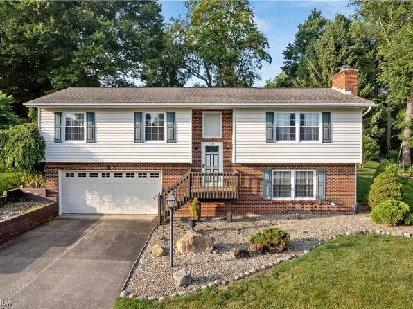 390 Garner Dr, Mogadore, OH 44260