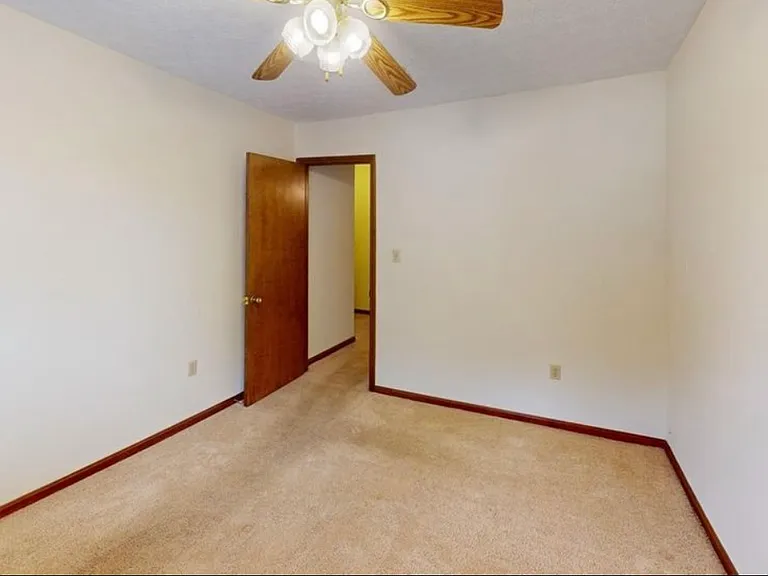 8 Garden Ln #C — Photo 17