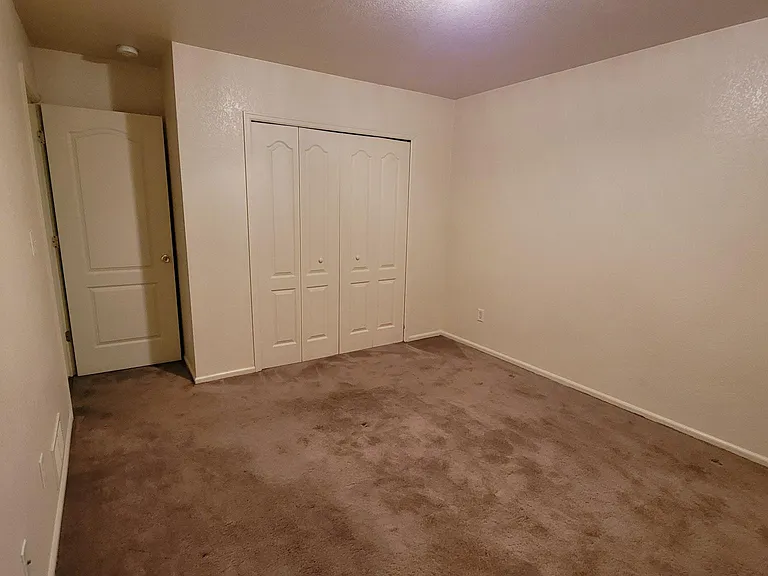 877 E 20th Street Dr — Photo 11