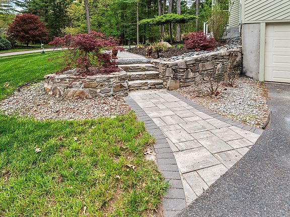 4th image of 65 Briarcliff Ln