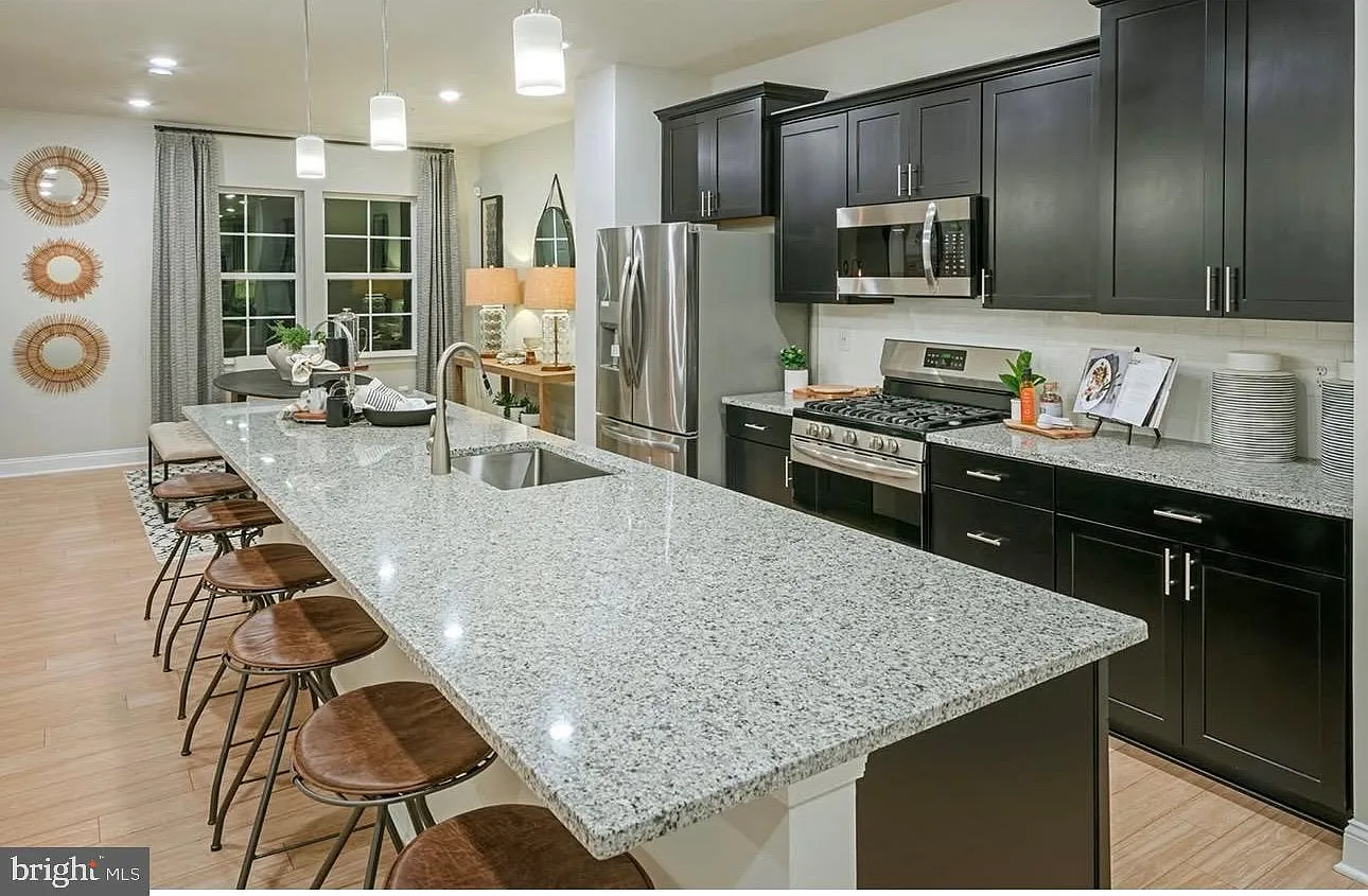4 bed, 5.0 bath, 2460 sqft, $3,500 — Photo 1