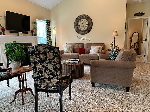 2nd image of 10112 Kendall Ln