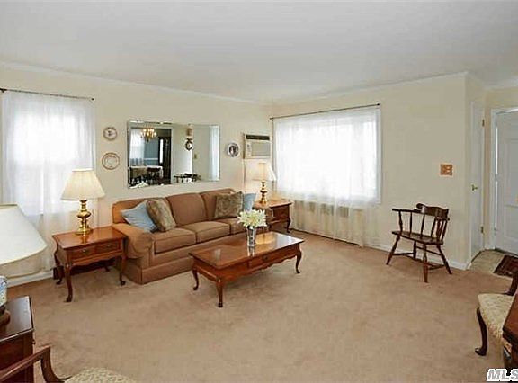 2nd image of 368 Carnation Ave