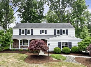 31307 Manchester Ln, Bay Village, OH