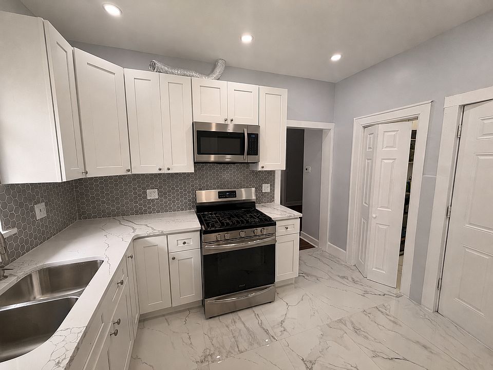 1st image of 112 Hallock Ave #2L