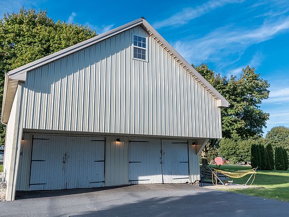 2nd image of 920 Rabbit Hill Rd