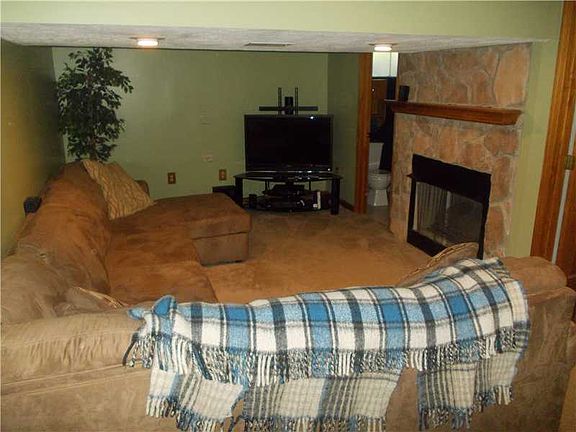 4th image of 229 Bonita St