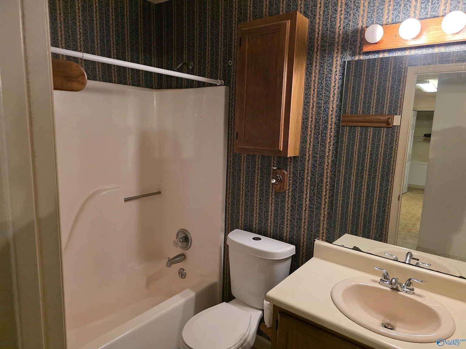 2 bed, 2.0 bath, 1000 sqft, $1,200 — Photo 3