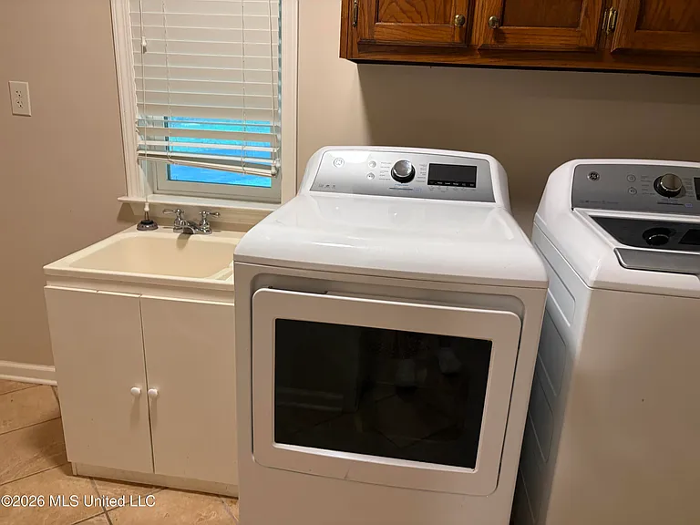 870 Green Acres Dr — Photo 12