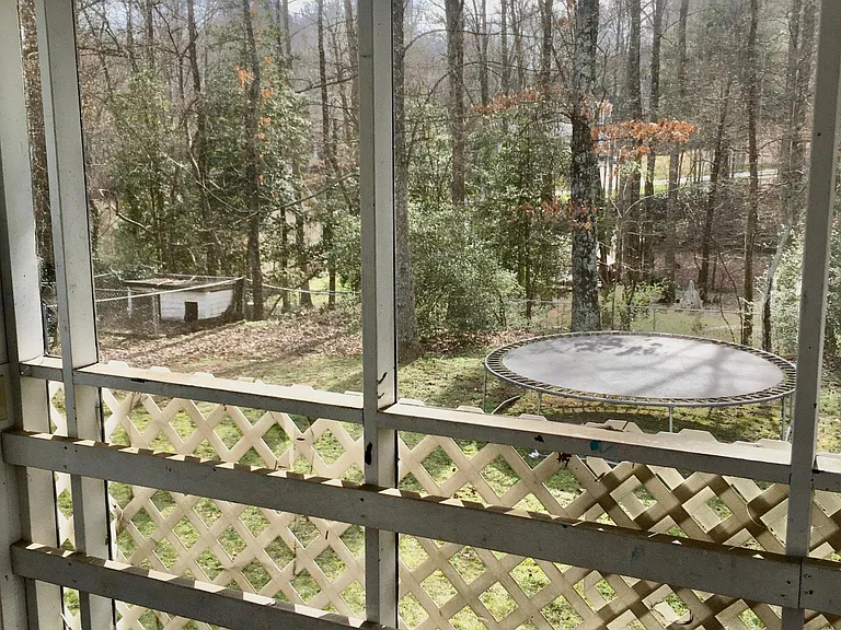 Screen porch