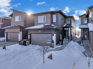 316 42nd St SW, Edmonton, AB T6X3A2