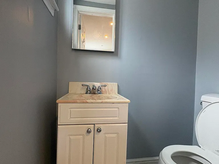 10 Montvale Pl — Photo 7