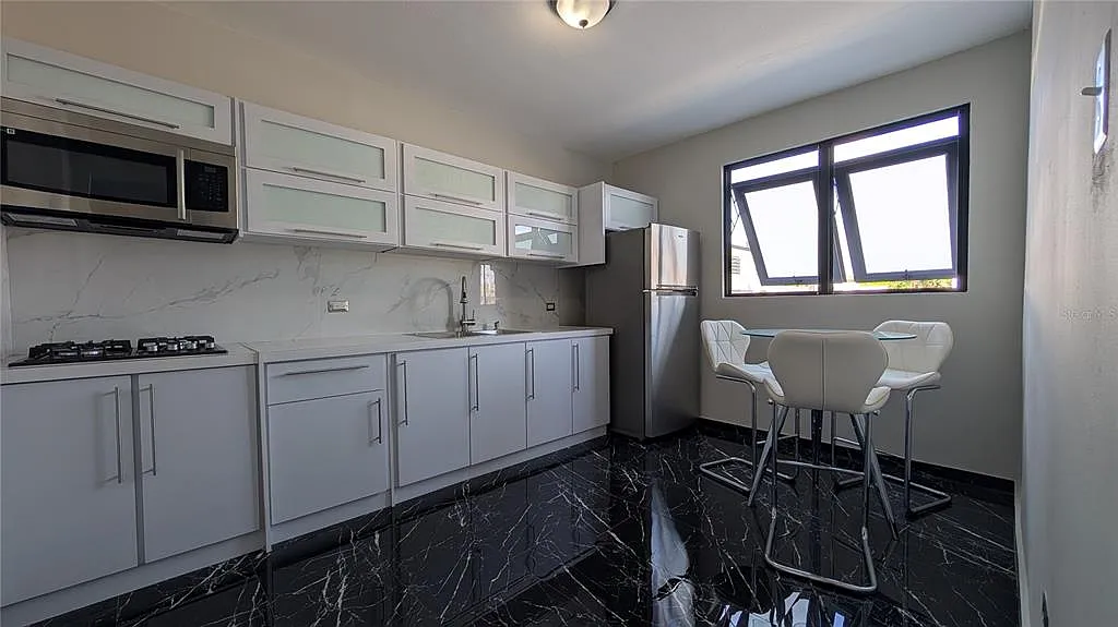 2 bed, 1.0 bath, 750 sqft, $1,550 — Photo 3
