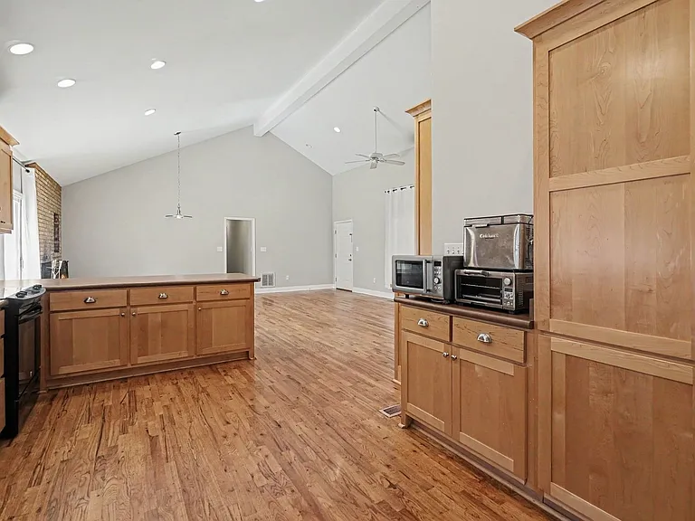 290 University Cir — Photo 9
