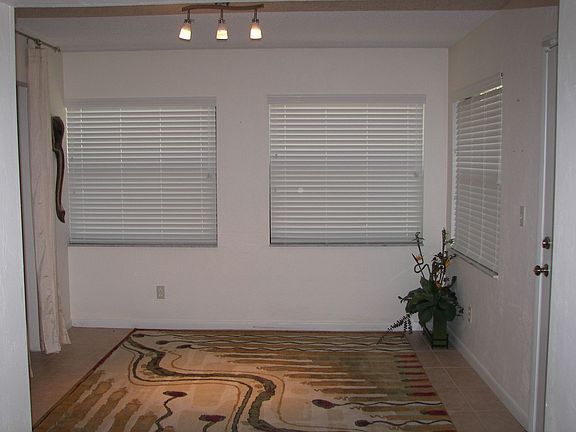 4th image of 917 Stonybrook Cir