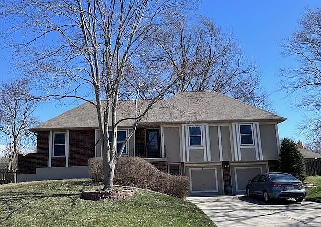 1st image of 405 SE Brentwood Dr
