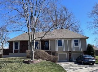 405 SE Brentwood Dr, Lees Summit, MO 64063