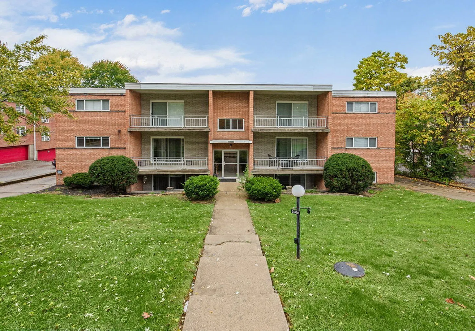 2 bed, 1.0 bath, 900 sqft, $1,120 — Photo 1