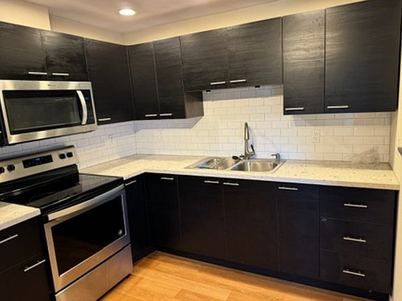 4th image of 421 SW 154th St #205