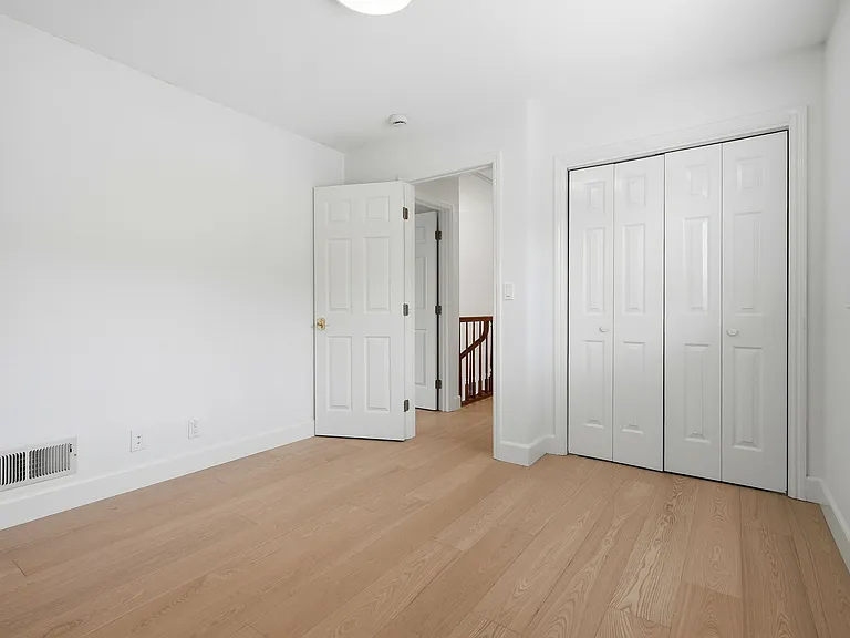 1595 5th Ave — Photo 3