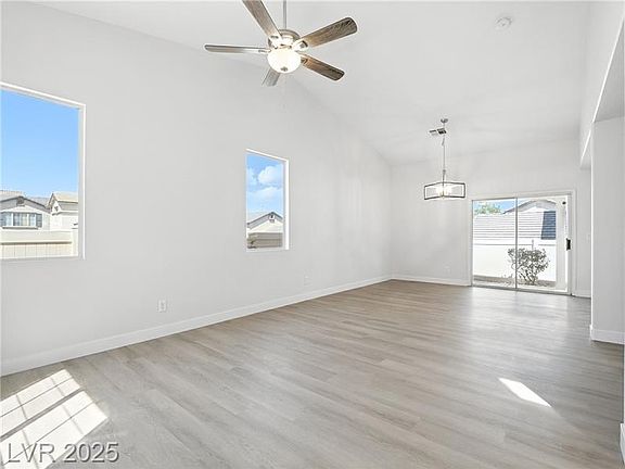 livingroom/dining room open floor plan