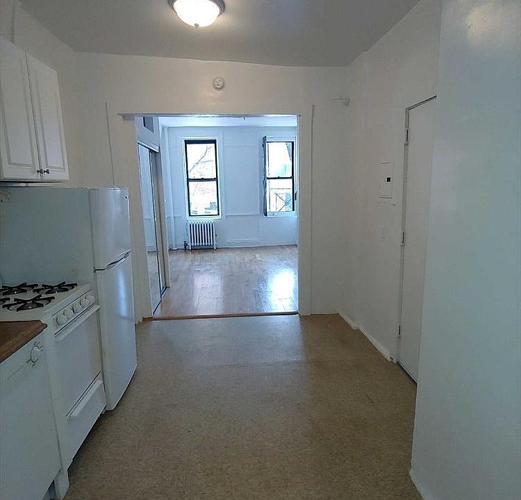 2nd image of 456 W 45th St APT 2FS