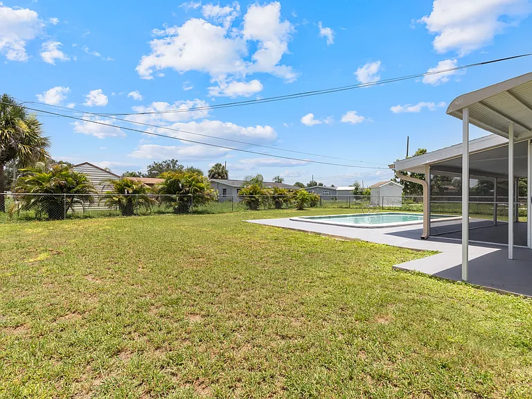 22312 Lasalle Rd — Photo 37