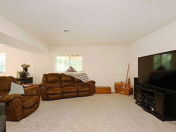 3rd image of 6772 Wildwood Ct