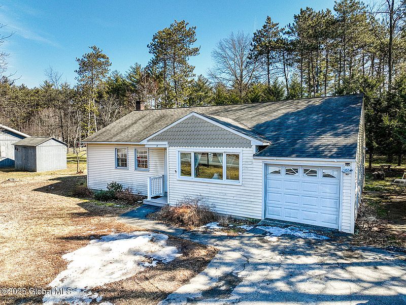 2nd image of 8 Maple Avenue