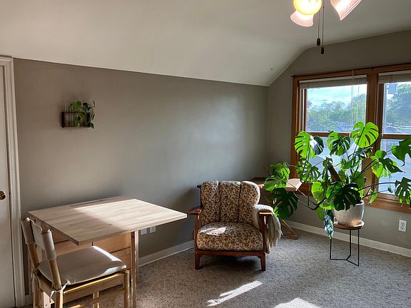3rd image of 418 Losey Blvd S
