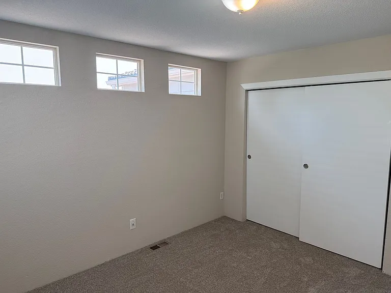 4783 Perth St — Photo 11