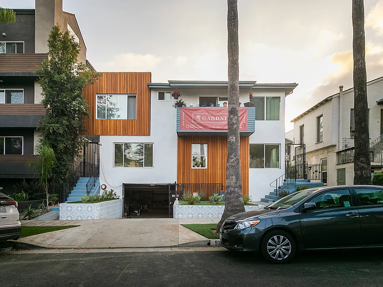 921 N Gardner St — Photo 15