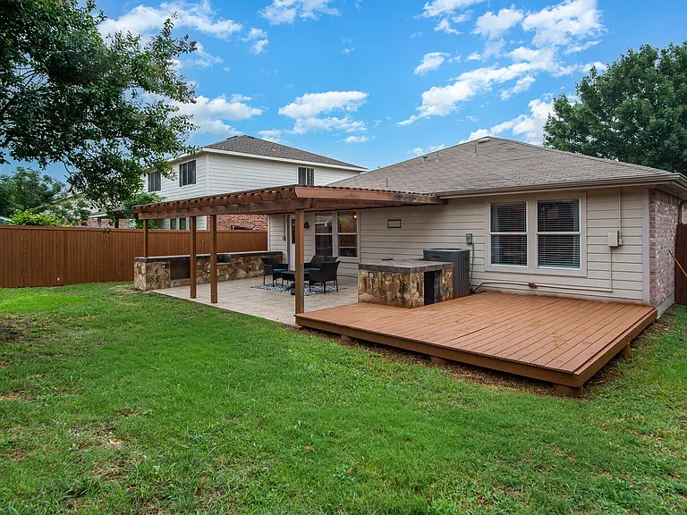 9437 Goldenview Dr — Photo 18