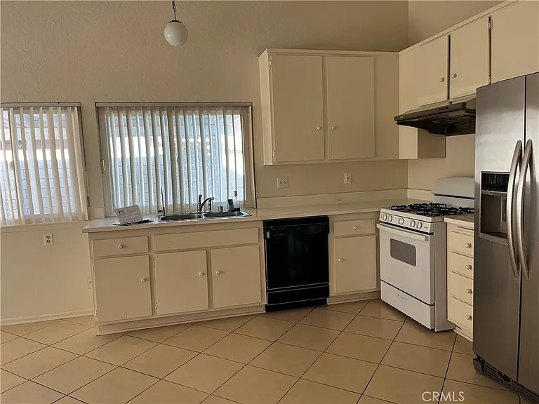 11875 Wyeth Dr — Photo 3