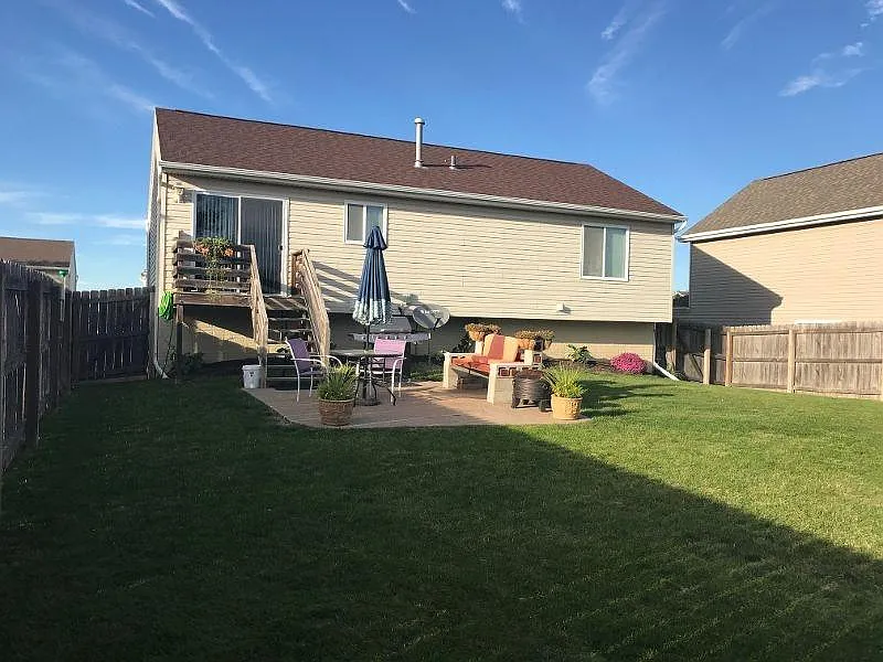 16015 Greenleaf Street — Photo 2