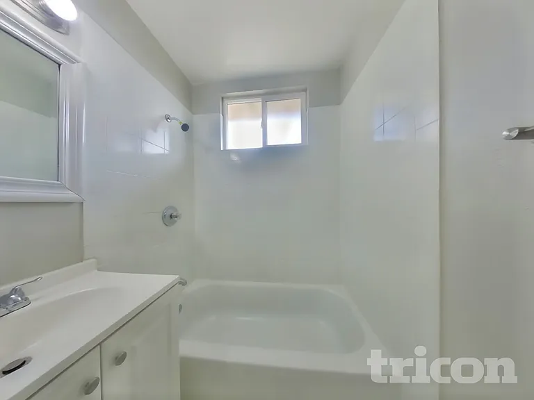 2754 Mayfair Ave — Photo 14