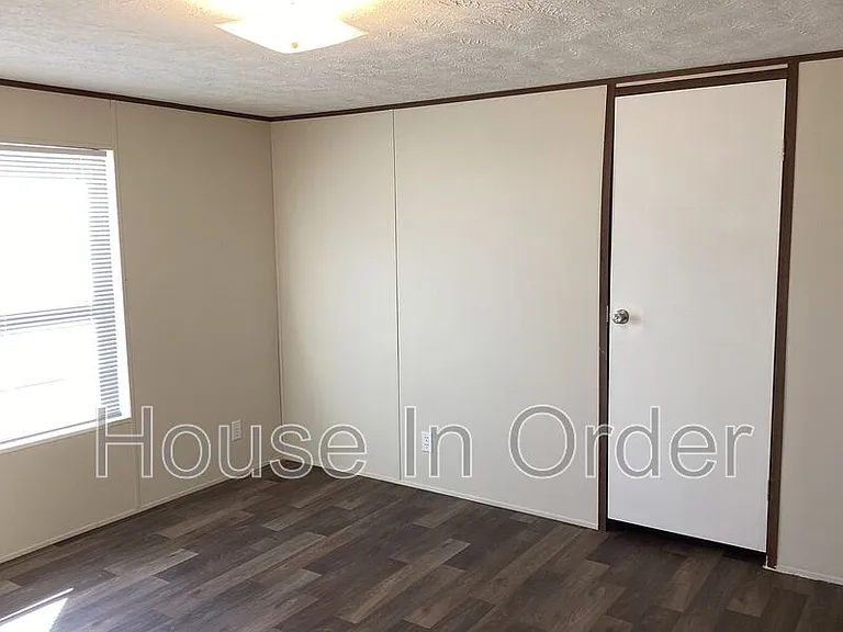 109 Shamrock Park Dr — Photo 13
